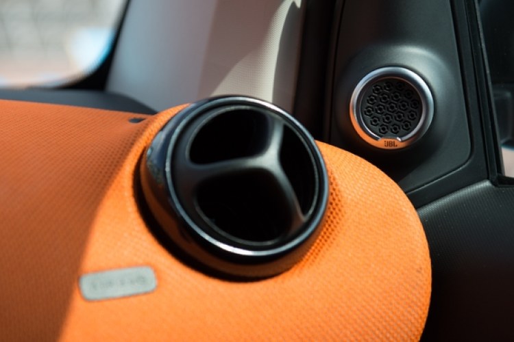 Los sistemas de sonido personalizados llegan también a los autos de lujo